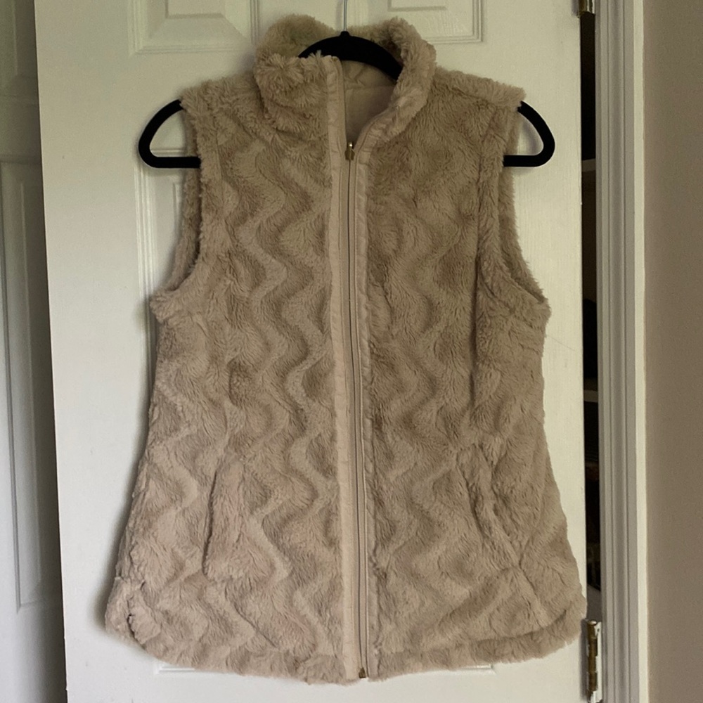 Chevron reversible vest